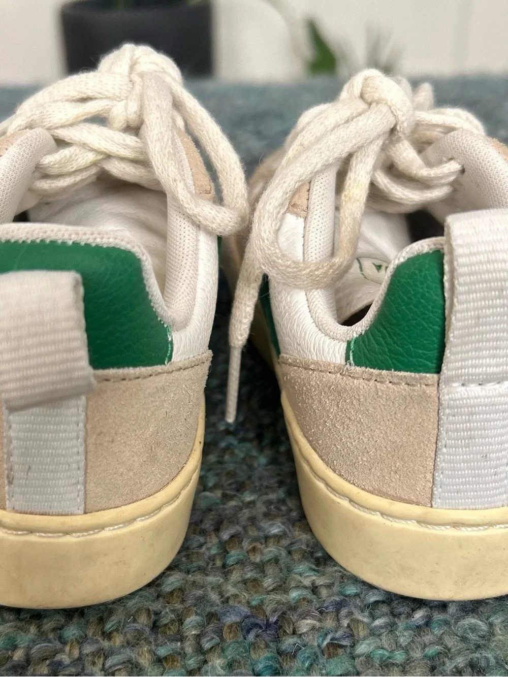Veja V-10 Sneakers Kids Size 11  White Beige Green Leather Suede Low Top Shoes